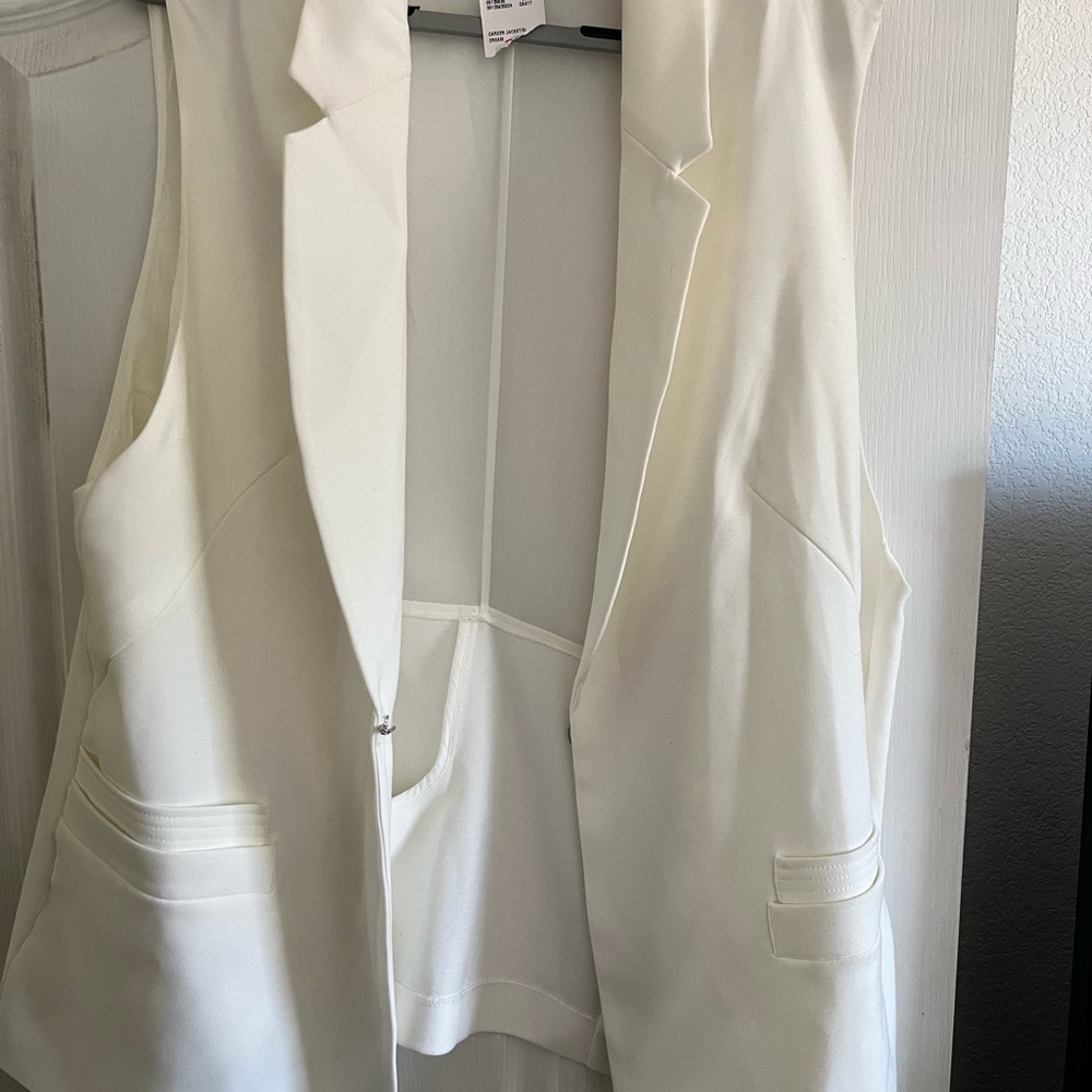 Women's White Sleeveless Blazer